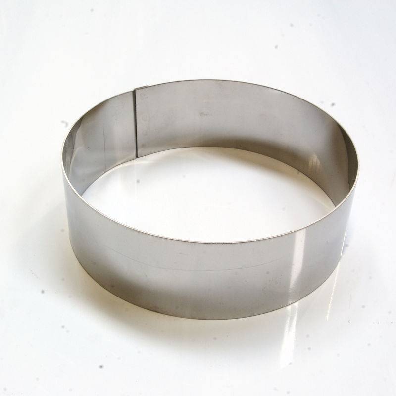 Cake ring stainless steel diam. 12 cm.